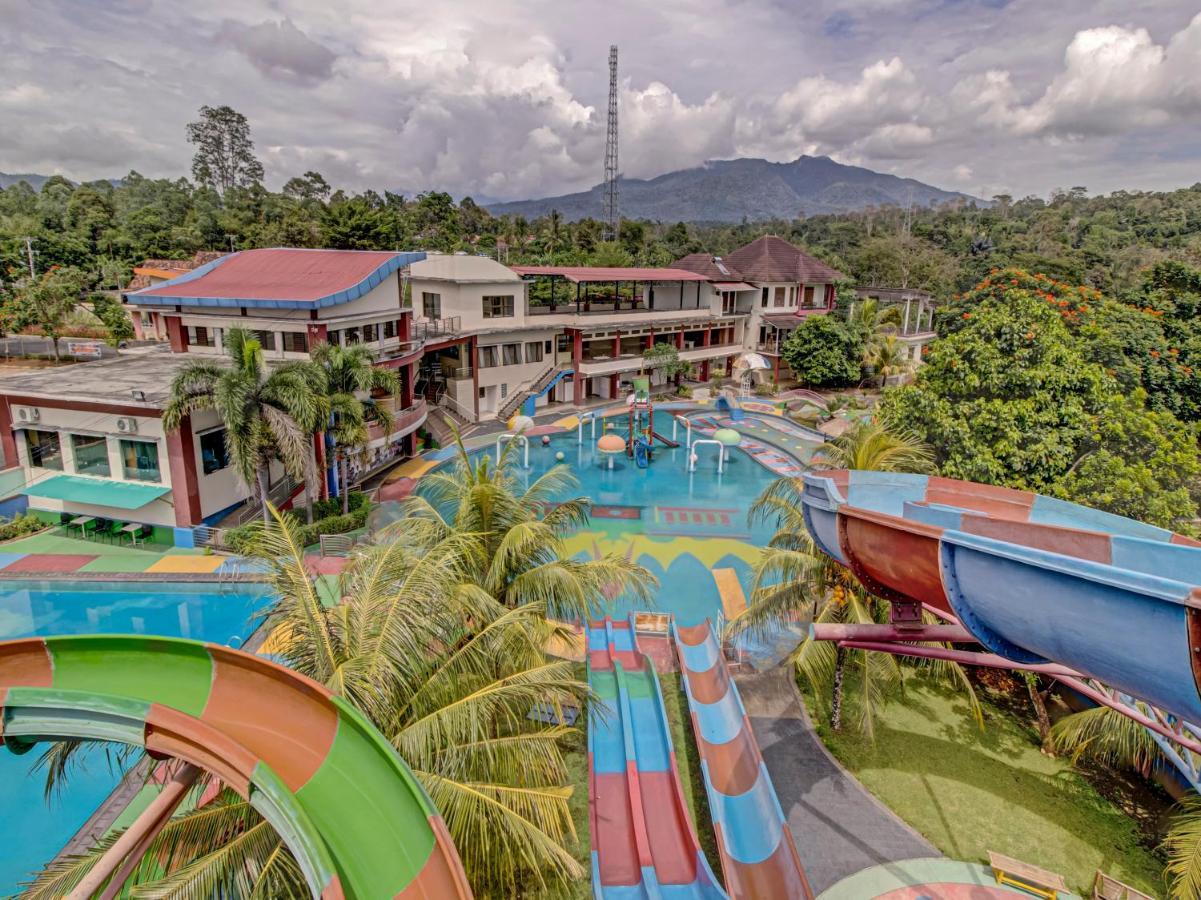 Oyo 89997 Hotel Bumi Kedaton Waterpark Bandar Lampung Dış mekan fotoğraf