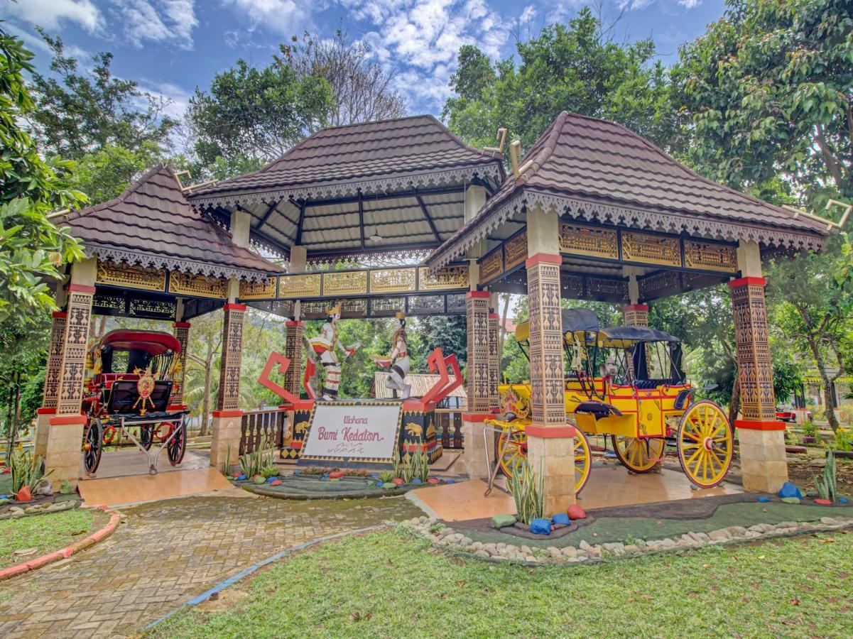 Oyo 89997 Hotel Bumi Kedaton Waterpark Bandar Lampung Dış mekan fotoğraf