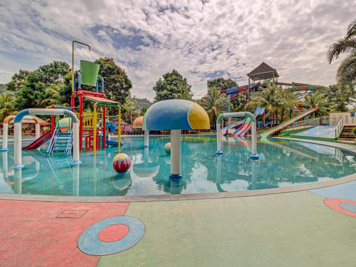 Oyo 89997 Hotel Bumi Kedaton Waterpark Bandar Lampung Dış mekan fotoğraf