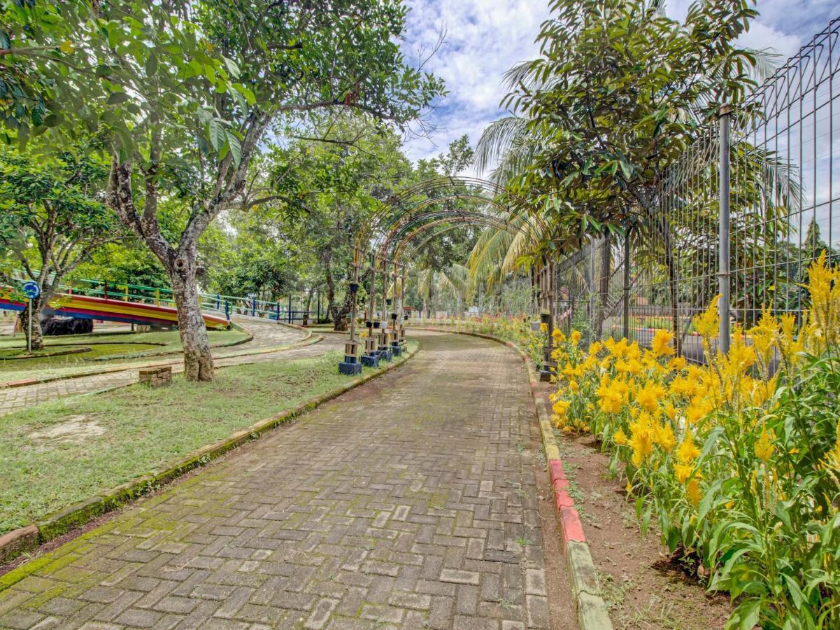 Oyo 89997 Hotel Bumi Kedaton Waterpark Bandar Lampung Dış mekan fotoğraf