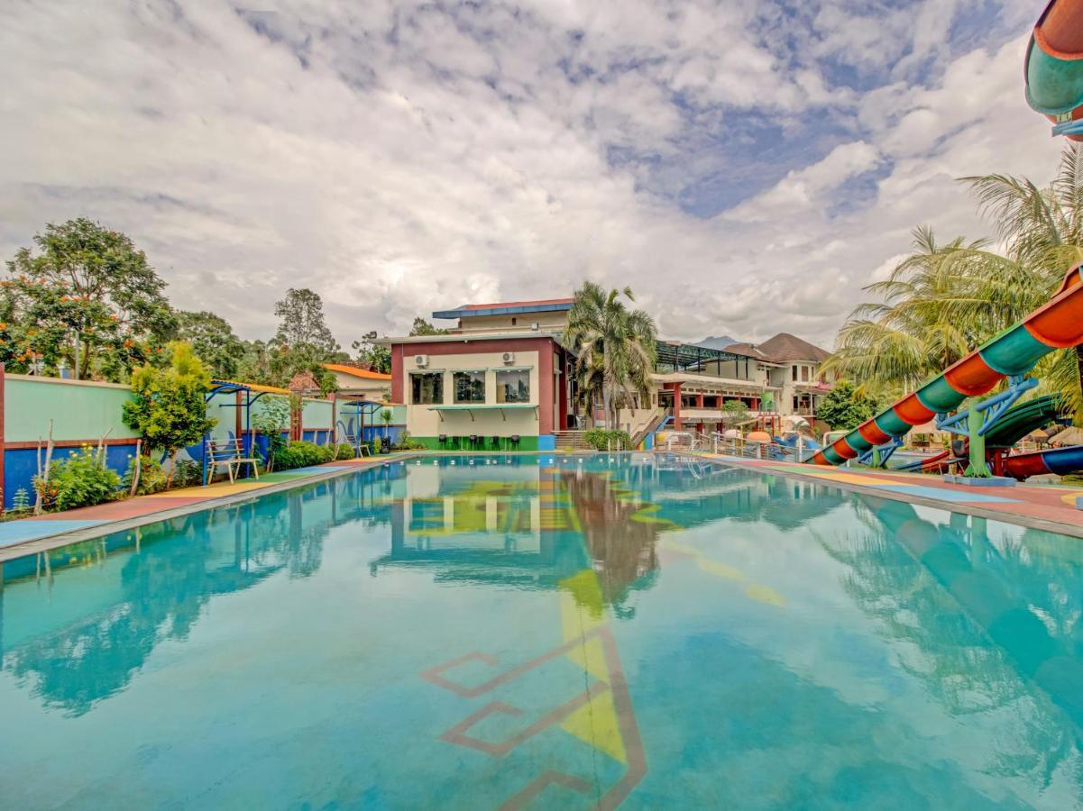 Oyo 89997 Hotel Bumi Kedaton Waterpark Bandar Lampung Dış mekan fotoğraf