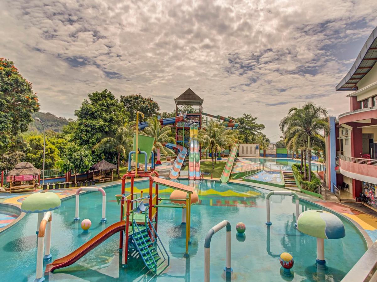 Oyo 89997 Hotel Bumi Kedaton Waterpark Bandar Lampung Dış mekan fotoğraf
