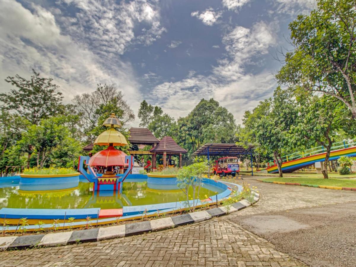 Oyo 89997 Hotel Bumi Kedaton Waterpark Bandar Lampung Dış mekan fotoğraf